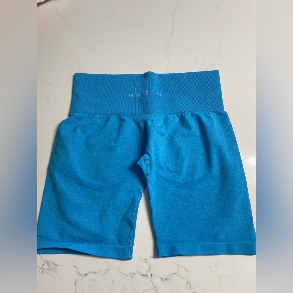 NVGTN curve biker short Size: M Caribbean blue